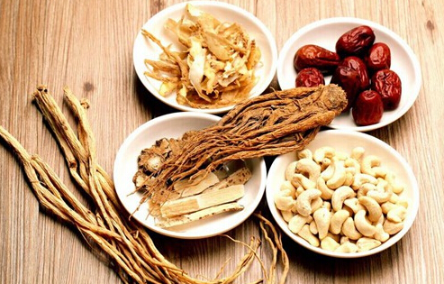 推進(jìn)健康中國建設(shè)，促進(jìn)中醫(yī)藥傳承與發(fā)展