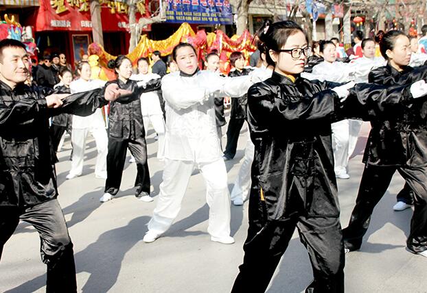甘肅省慶城縣衛(wèi)生計生系統(tǒng)帶頭做岐黃養(yǎng)生操，并推廣普及