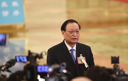 王國(guó)強(qiáng)會(huì)見(jiàn)江西省長(zhǎng)劉奇一行，提出進(jìn)一步落實(shí)習(xí)近平總書(shū)記考察江中藥谷重要講話(huà)精神