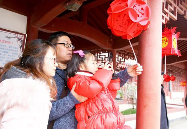 2月5~19日，湖北省衛(wèi)生計(jì)生宣教中心將中醫(yī)健康知識(shí)宣傳融入武漢東湖梅花節(jié)中