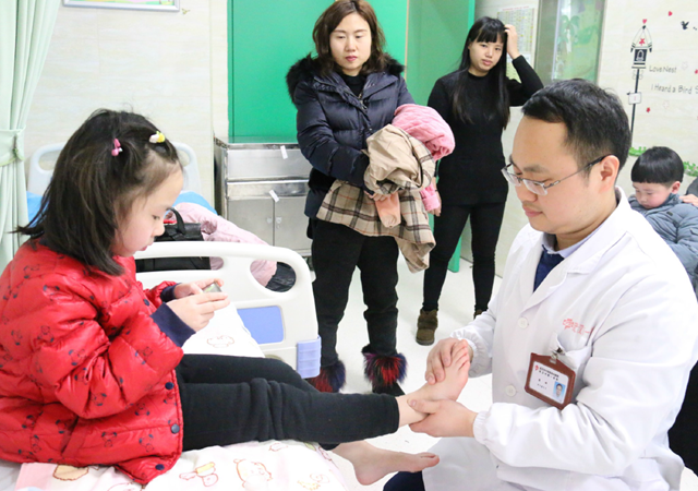 湖北省武漢市第一醫(yī)院兒科推出生長推拿，用推拿輔助調(diào)理患兒體質(zhì)