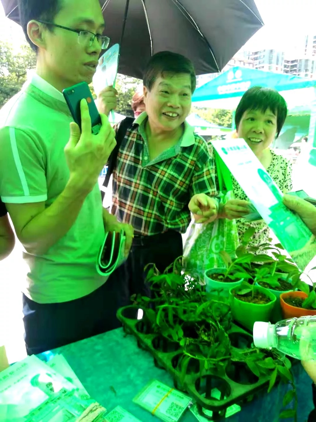 面對各種中醫(yī)藥知識提問，市民踴躍作答