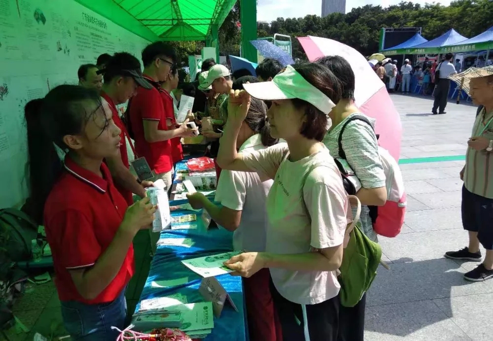 面對各種中醫(yī)藥知識提問，市民踴躍作答
