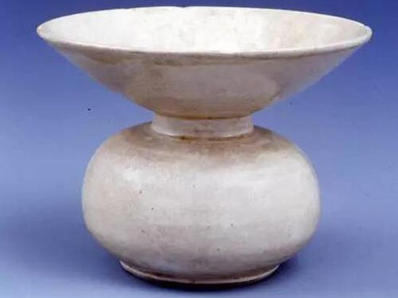 講究個人衛(wèi)生，收拾痰涎，已用唾壺