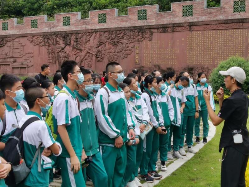 花都秀全外國語學校八（4）班學生到國醫(yī)小鎮(zhèn)研學實踐教育基地開展研學實踐活動